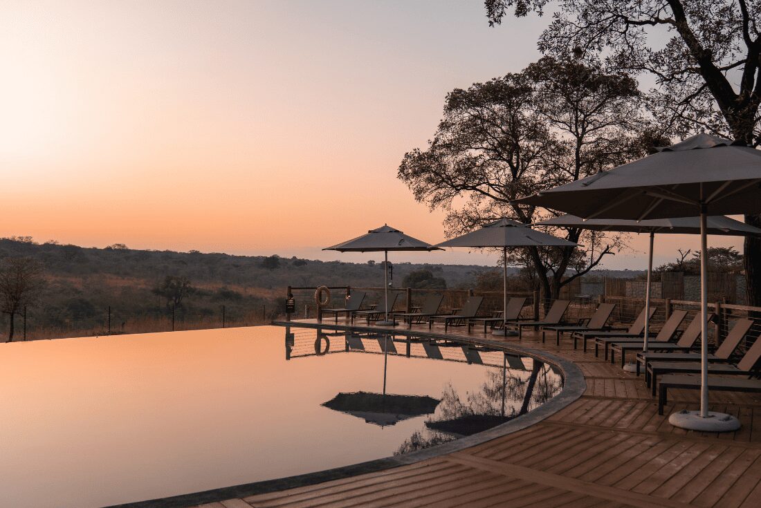Mdluli Safari Lodge - View of the signature infinity pool area